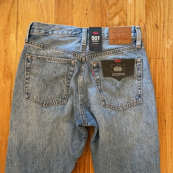 Previously loved Levi’s 502 skinny high rise skinny leg jeans - Picture 5 of 10